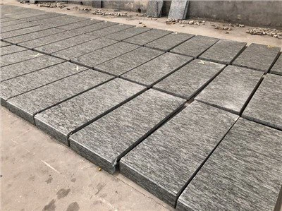 床材として人気のヴェルデ マリタカ花崗岩